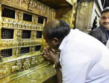 CM Kumaraswamy visits Krishna Mutt