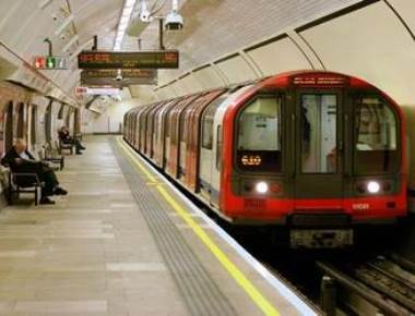 Explosion hits London Tube train