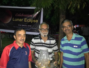 Rationalists eat under moonlight to prove it as a myth