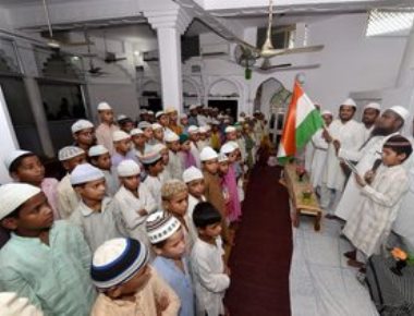 UP madrassas unfurl tricolour, sing national anthem on I-Day
