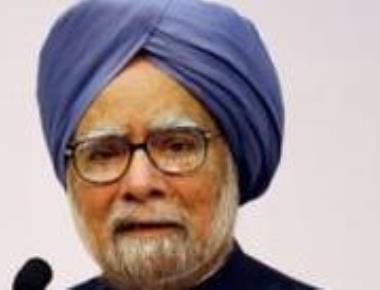 Fight forces that stop India from going forward: Manmohan Singh