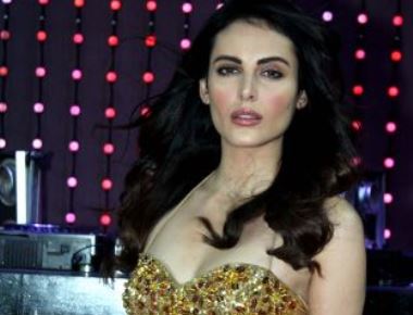 Bigg Boss Fame Mandana Karimi shoots Item Song with Raj Purohit for English-Hindi film B Positive 