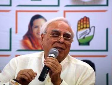 Modi, Jaitley knew country was being looted: Congress