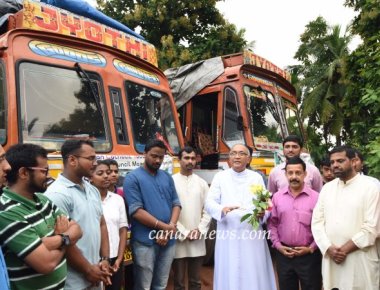 Most Rev Dr Aloysius Paul Dsouza Bishop of Mangalore flags off the final consignment of 'Mission K2K' initiated by ICYM Mangalore Diocese