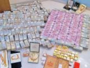 Taxmen seize Rs 4.7 crore cash