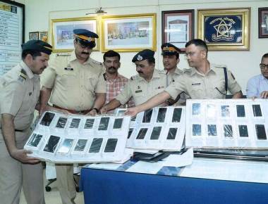 Employee steals 62 cell phones from Ghatkopar store, arrested