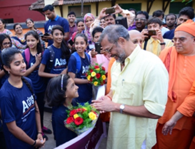 Nana Patekar flags off cleanliness rally