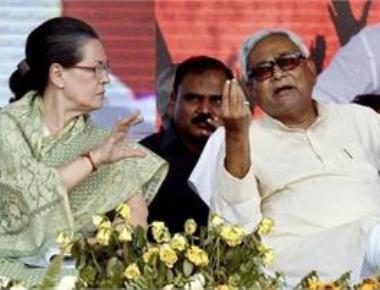 Nitish meets Sonia, calls for opposition unity to take on BJP