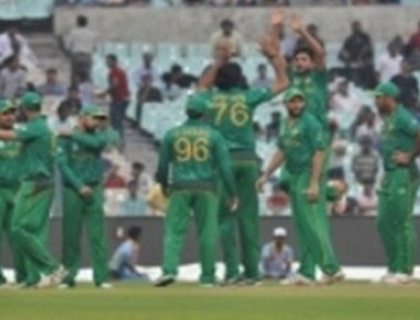 Pakistan humble Lankans by 15 runs in World T20 warm-up clash