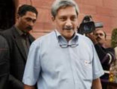 Polling in Goa begins; Parrikar among early voters