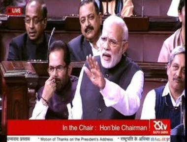 PM slams Manmohan for his 'loot' & 'plunder' comments