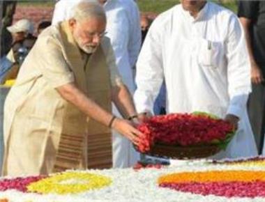 PM pays floral tributes to Mahatma Gandhi, Shashtri