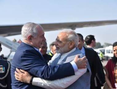  Modi breaks protocol as Netanyahu begins India trip