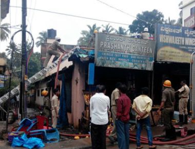 Prashanth Canteen goes in flames in Pumpwell 