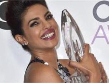 Bollywood proud of Priyanka Chopra for People Choice Award win