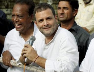  Rahul attacked, heckled in flood-hit Gujarat