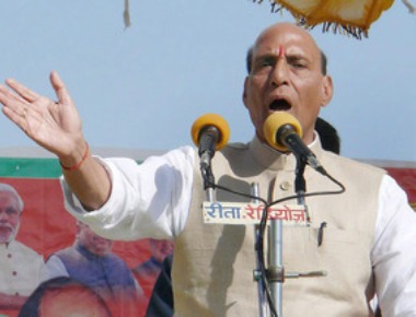 Rajnath accuses Akhilesh of shattering his father's dreams