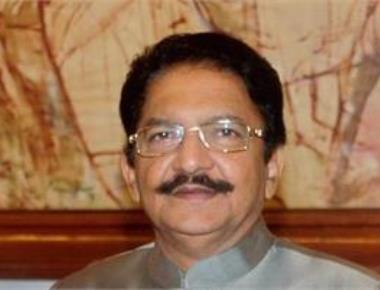 TN governor meets Rajnath amid political churning