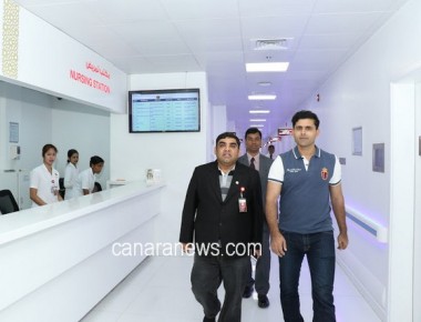 Cricketer Abdul Razzaq Visits Thumbay Hospital Dubai