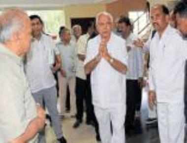 Rebels keep off meet called by Yeddyurappa, may face action