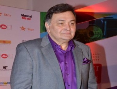 Rishi Kapoor enjoys lunch with his real 'Kapoor & Family'