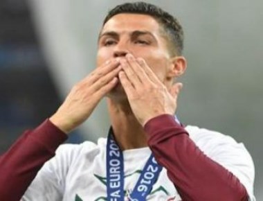 Ronaldo wins FIFA best player award