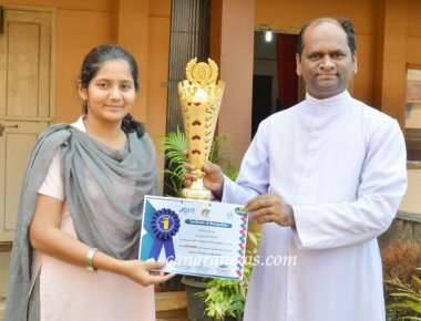 Junior JC Award Winner Deeksha Parvathi honoured in St Philomena PU College Puttur
