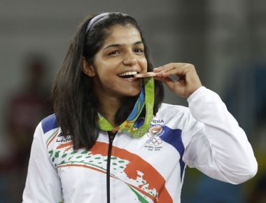 Rio Olympics: Wrestler Sakshi Malik sensationally clinches bronze to open India's medal account