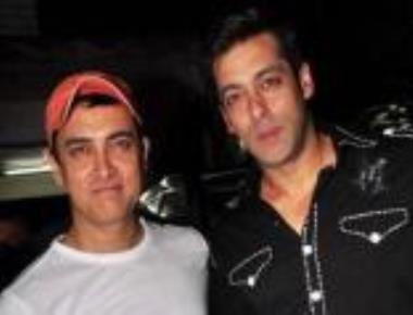 Salman arranges screening of Bajrangi Bhaijaan for Aamir
