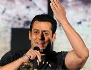 Salman Khan feels he is a better singer than SRK