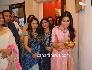 Actress Shriya Saran inaugurates Rakhi Baid art exhibition “Krishnansh”