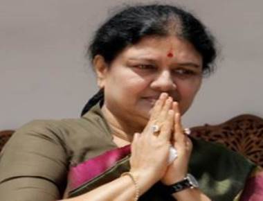 IT raids relatives of Sasikala, Dinakaran
