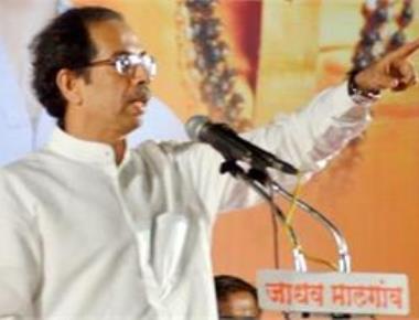 Sena passes resolution to go solo in LS, Maha polls in 2019