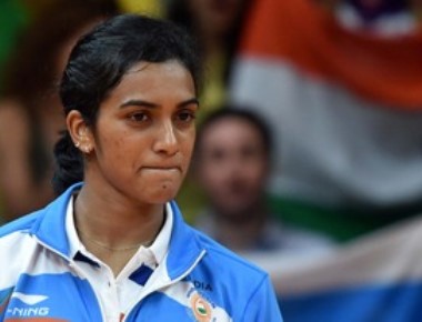  Sindhu arrives in Hyderabad to rousing reception