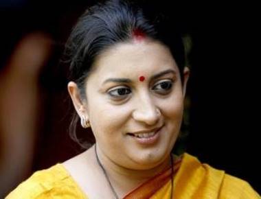 Smriti links retweets on Rahul's tweets to bots