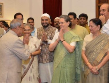 Modi govt toppling govts in greed for power: Sonia