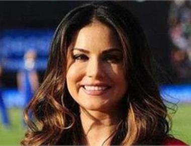   I'm not sure about performing with Justin Bieber: Sunny Leone