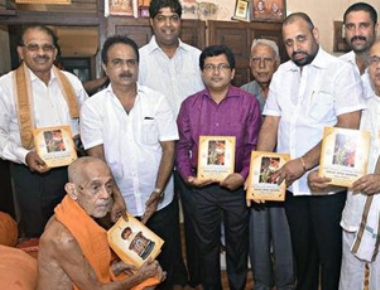 Pejawar Swami releases invitation for felicitation of Sugunendra Tirtha Swami of Puttige Mutt in Udupi