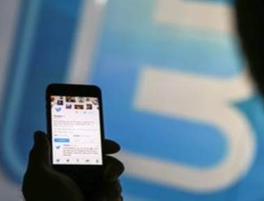 Twitter testing new direct message button