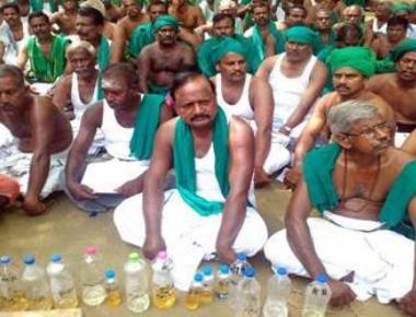 Now, protesting TN farmers drink urine