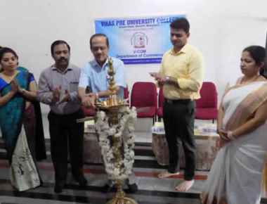 Vikas PU College observes Commerce Day
