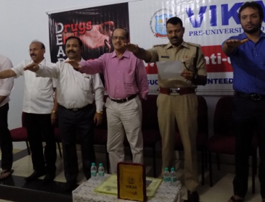 'Say no to drugs' - Students at Vikas College take oath in DCP Hanumantharaya's presence