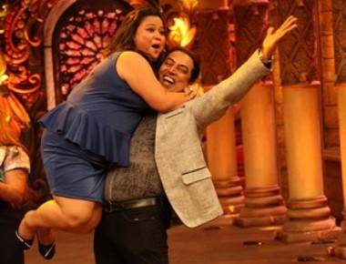 Vindu Dara Singh lifts Bharti Singh with single hand in Comedy Night’s Bachao