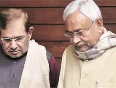 Nitish, Sharad supporters clash outside CM's house