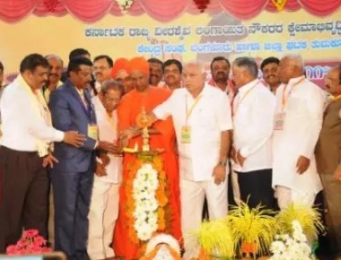 Lingayat row: Shamanur holds talks with BSY, sticks to his guns