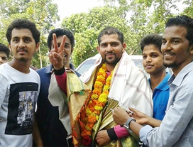 Young soldier Zubair gets rousing reception at hometown